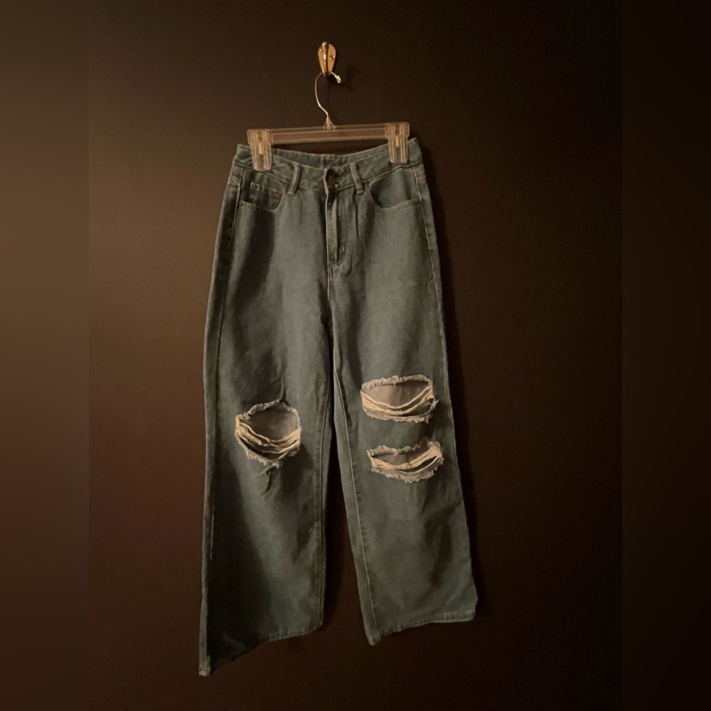 Wide leg Jean ripped